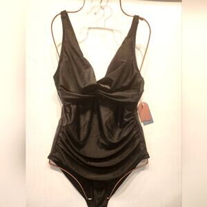 New Black One Piece Swimsuit NWT Size‎ M